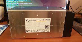 AvalonMiner 741 Review Metalic Material One Fan